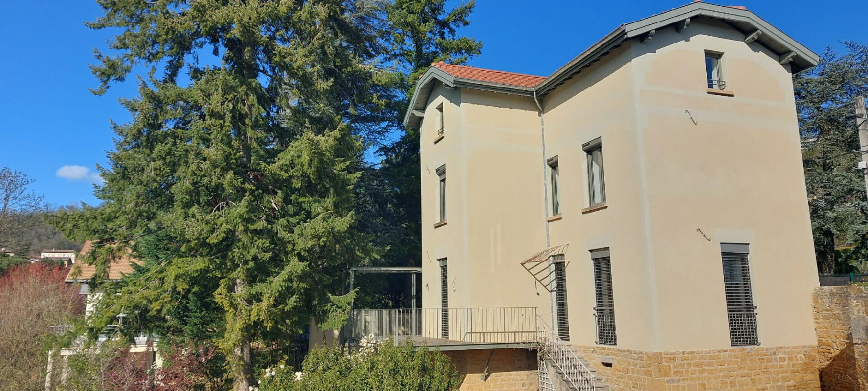 SAINT-CYR-AU-MONT-D'OR Propriété Saint Cyr Au Mont D Or 5 pièce(s) 126.94 m2 2