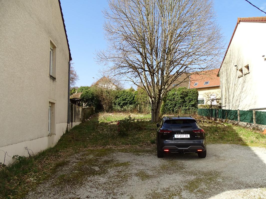 CLAIRVAUX-LES-LACS Immeuble comprenant 4 appartements + caves, jardin et parkings 13