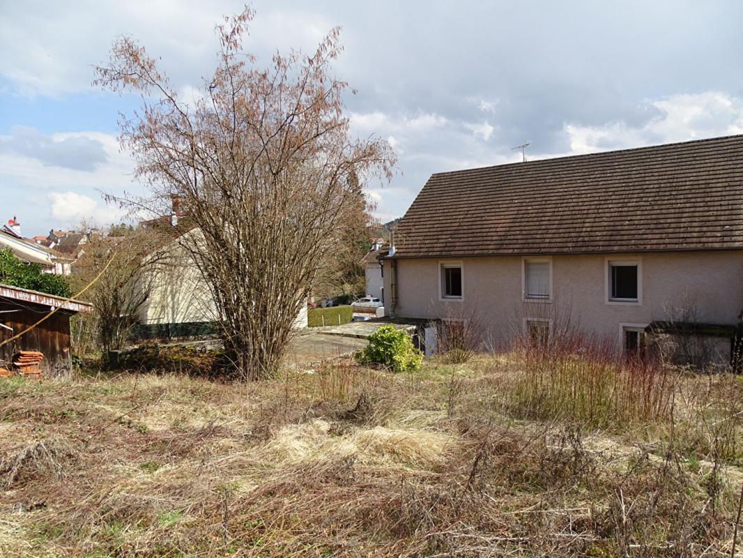 CLAIRVAUX-LES-LACS Immeuble comprenant 4 appartements + caves, jardin et parkings 8