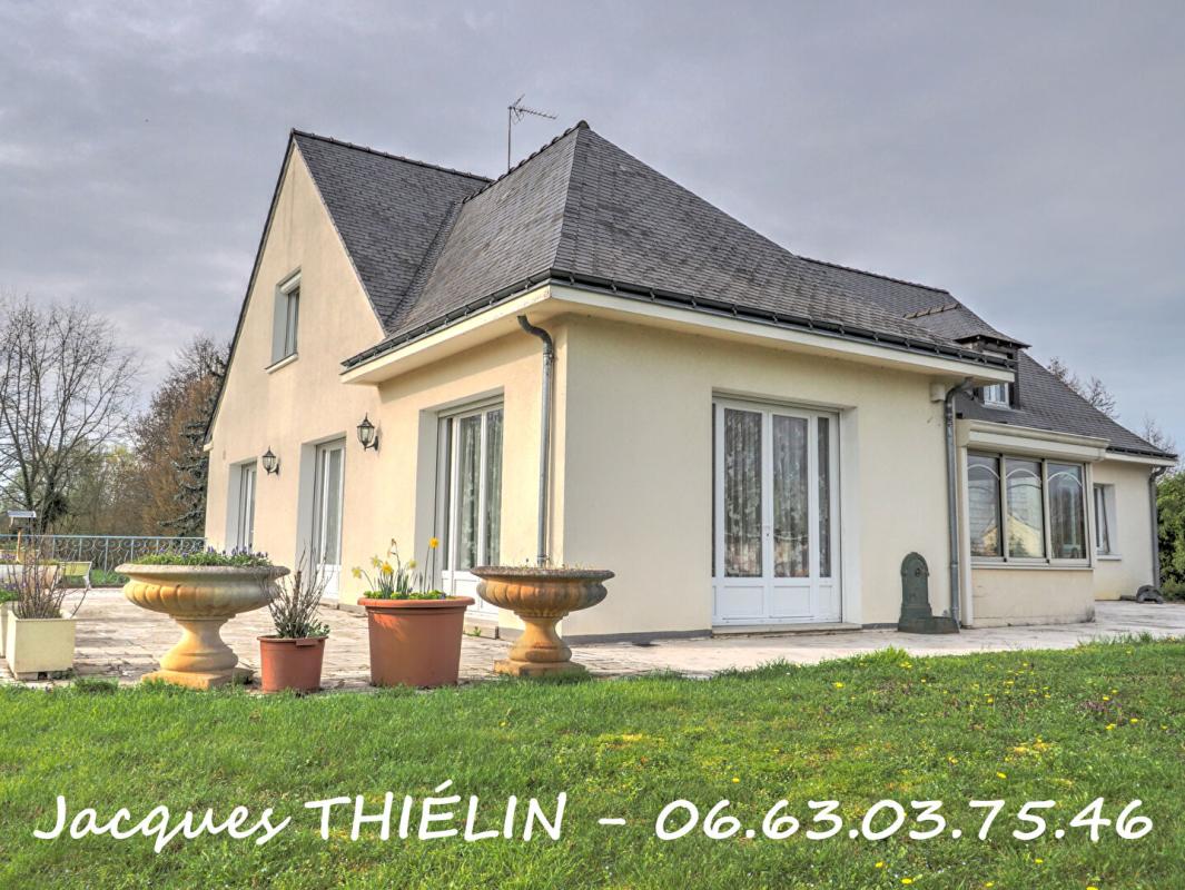 LONGUE-JUMELLES Au coeur de Longué-Jumelles volumes remarquables et parc arboré pour cette propriété d'exception 13