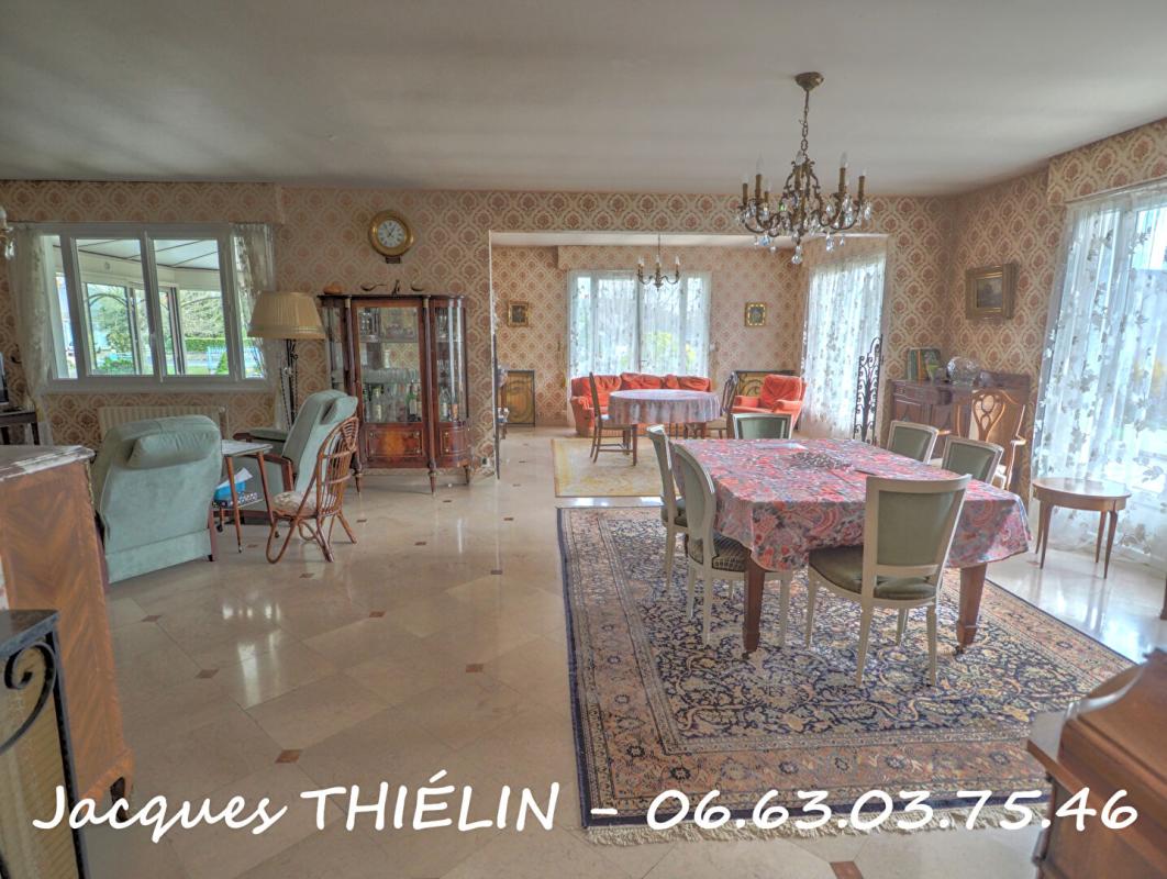 LONGUE-JUMELLES Au coeur de Longué-Jumelles volumes remarquables et parc arboré pour cette propriété d'exception 6