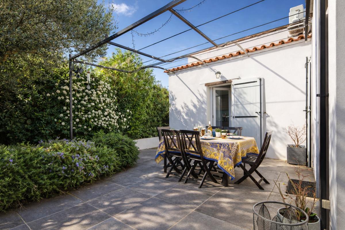 BOUC-BEL-AIR Bouc Bel Air  Maison de plain-pied  5 pièces  110 m²  Piscine  Au calme 2