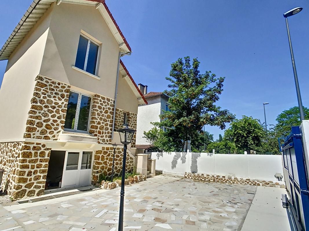 MASSY Coup de coeur ! Maison entièrement rénovée, 10 min à pied de la gare 2