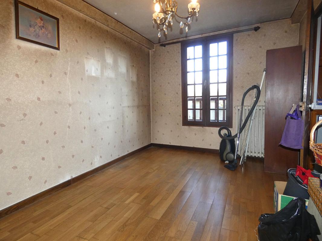 HAUTEFORT Maison 120 m2 / 4 chambres / sous-sol / cour / terrain 1500m² 11