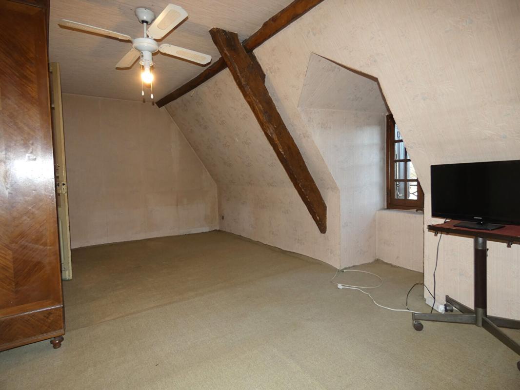 HAUTEFORT Maison 120 m2 / 4 chambres / sous-sol / cour / terrain 1500m² 13