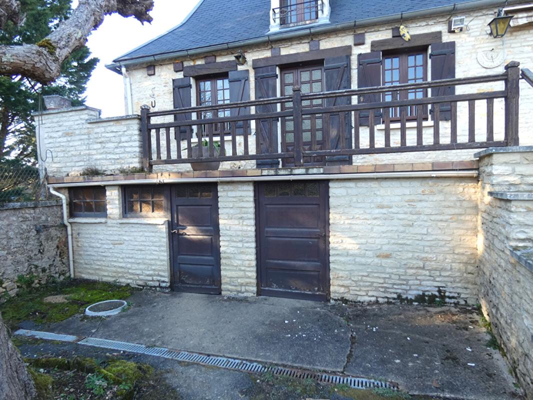 HAUTEFORT Maison 120 m2 / 4 chambres / sous-sol / cour / terrain 1500m² 2