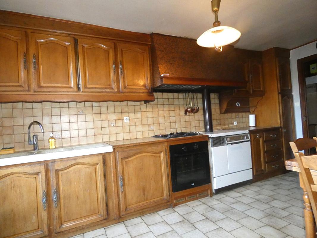 HAUTEFORT Maison 120 m2 / 4 chambres / sous-sol / cour / terrain 1500m² 5