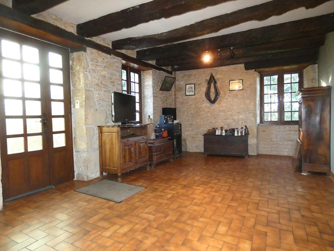 HAUTEFORT Maison 120 m2 / 4 chambres / sous-sol / cour / terrain 1500m² 7