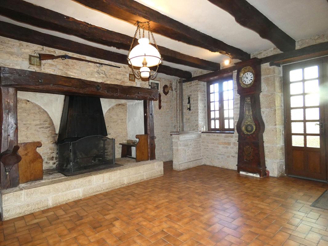 HAUTEFORT Maison 120 m2 / 4 chambres / sous-sol / cour / terrain 1500m² 8