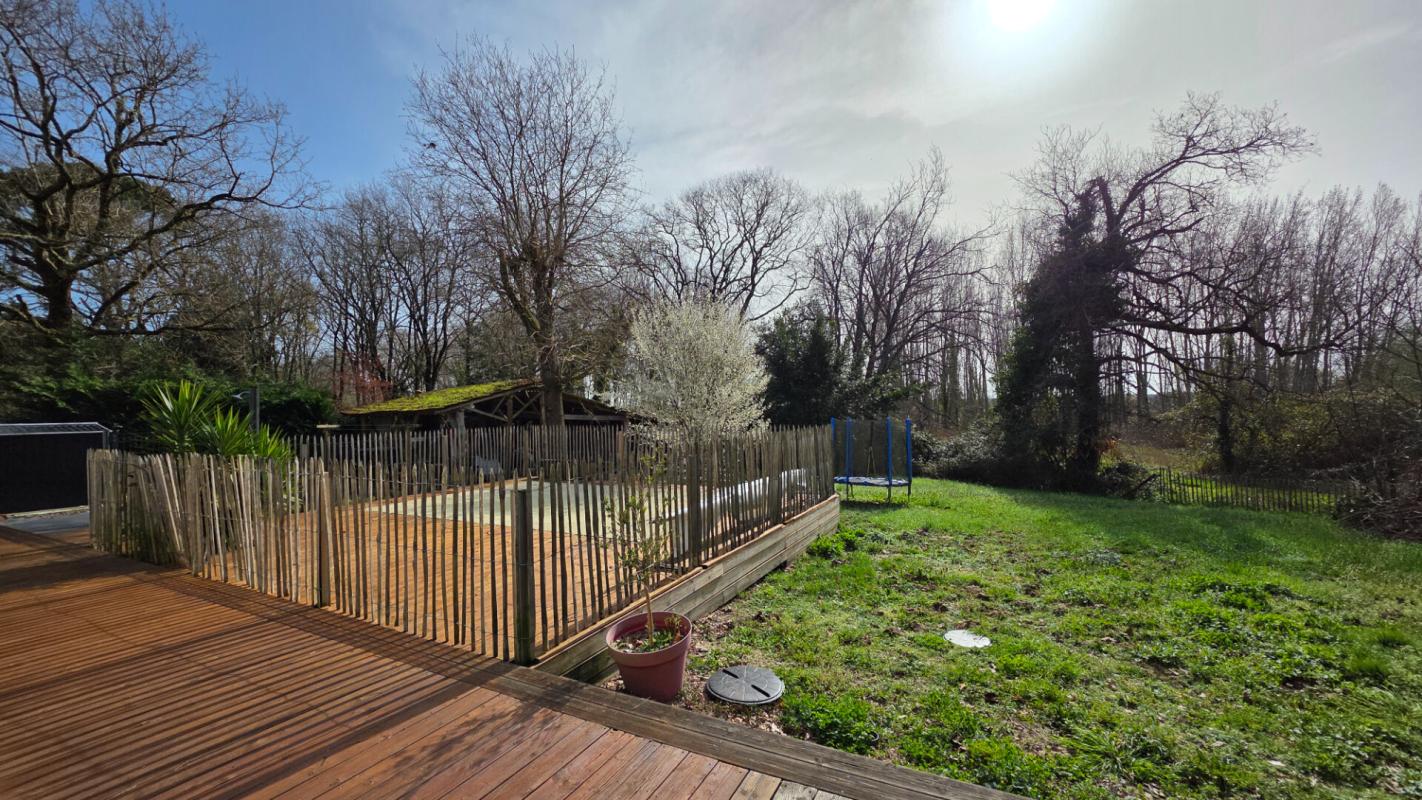 SOULAC-SUR-MER Maison 8 pièces de 160 m²  Terrain 1127 m²  Au calme, lisière de forêt 15