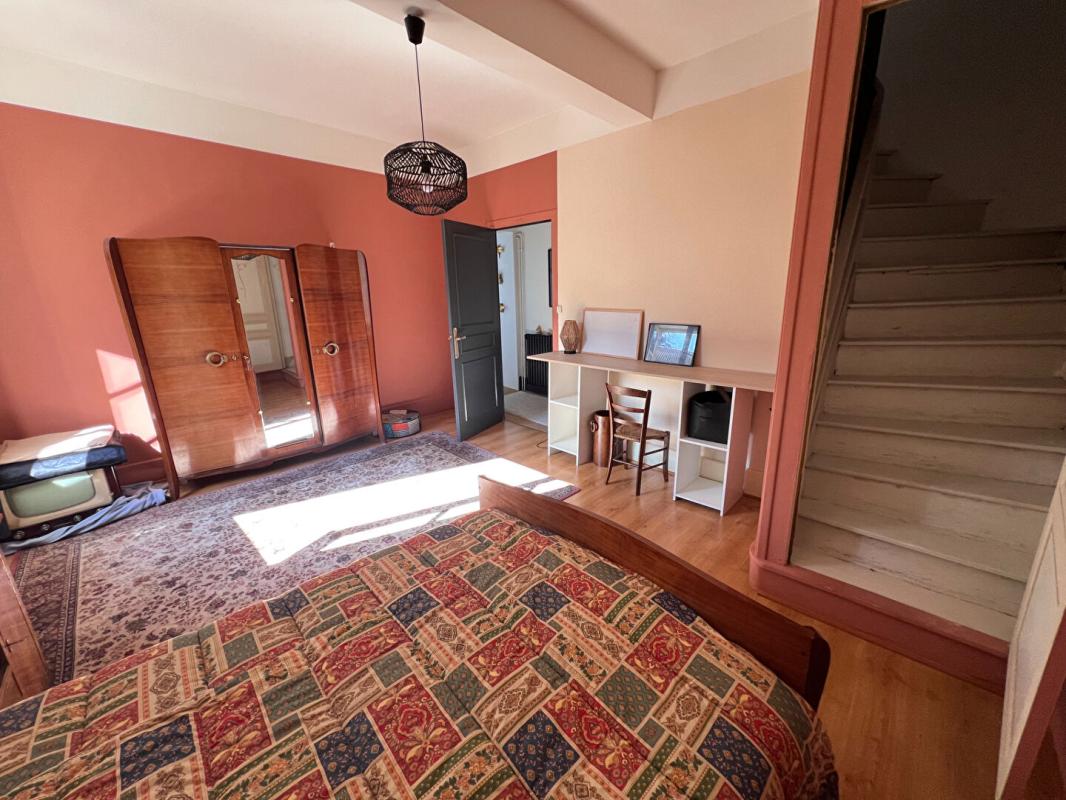 THIZY THIZY -LES-BOURGS. Maison ancienne rénovée 6 pièces 162m2 + 305m2 de dépendances + jardin 12