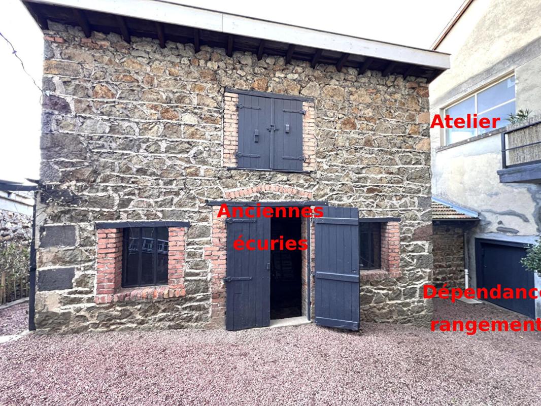 THIZY THIZY -LES-BOURGS. Maison ancienne rénovée 6 pièces 162m2 + 305m2 de dépendances + jardin 13