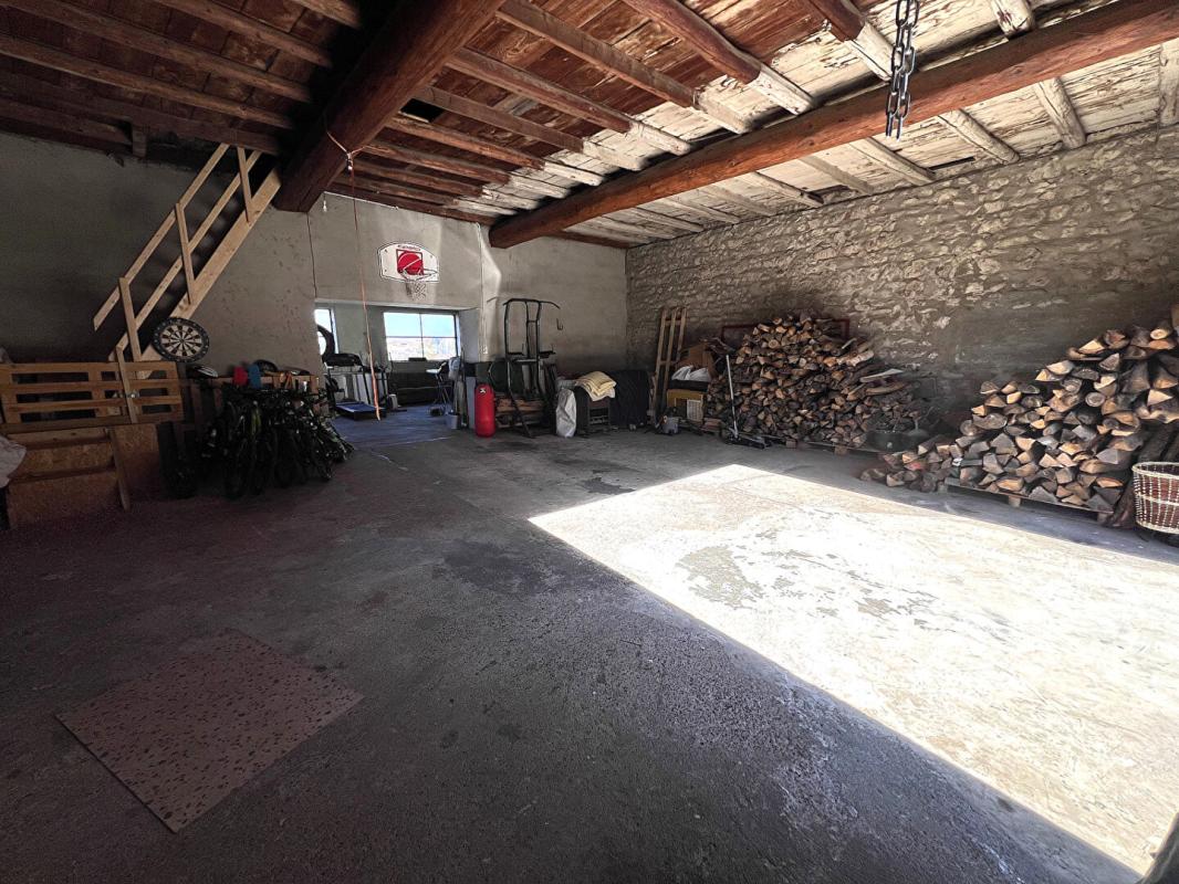 THIZY THIZY -LES-BOURGS. Maison ancienne rénovée 6 pièces 162m2 + 305m2 de dépendances + jardin 15