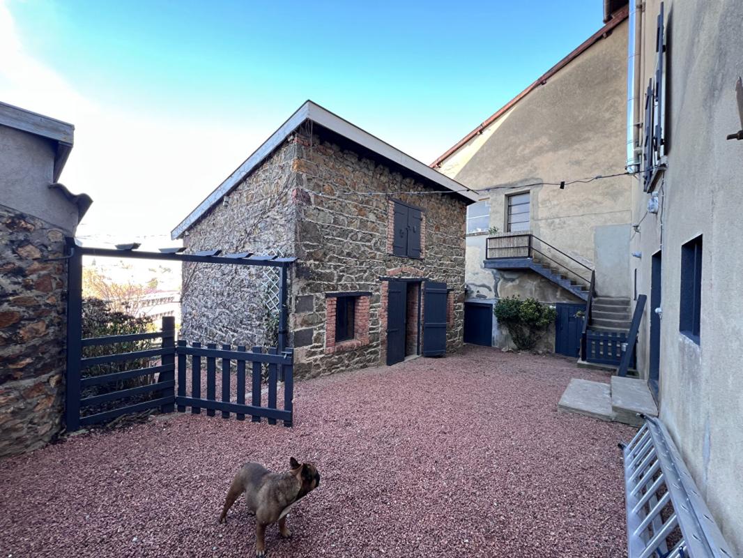 THIZY THIZY -LES-BOURGS. Maison ancienne rénovée 6 pièces 162m2 + 305m2 de dépendances + jardin 18