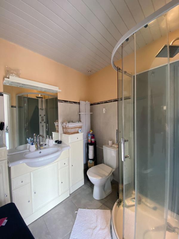 ARTONNE Maison avec  cour et stationnement 6