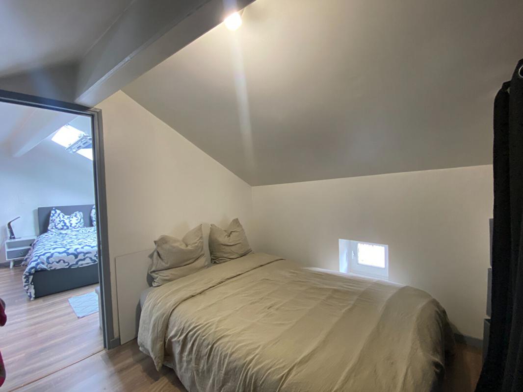 ARTONNE Maison avec  cour et stationnement 7