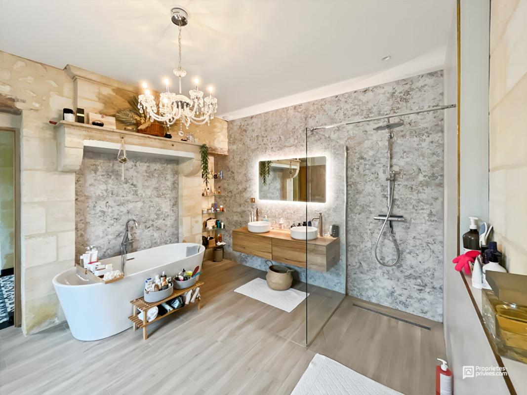 CAMBES Prestations haut de gamme pour cette demeure en pierre à Cambes 6