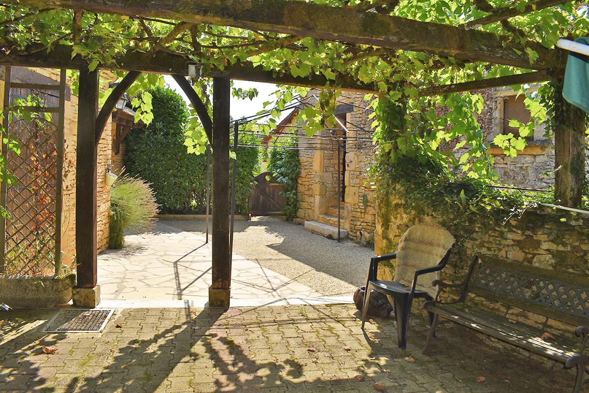 SAINT-GENIES Propriété Saint Genies 10 pièce(s) 187 m2 10