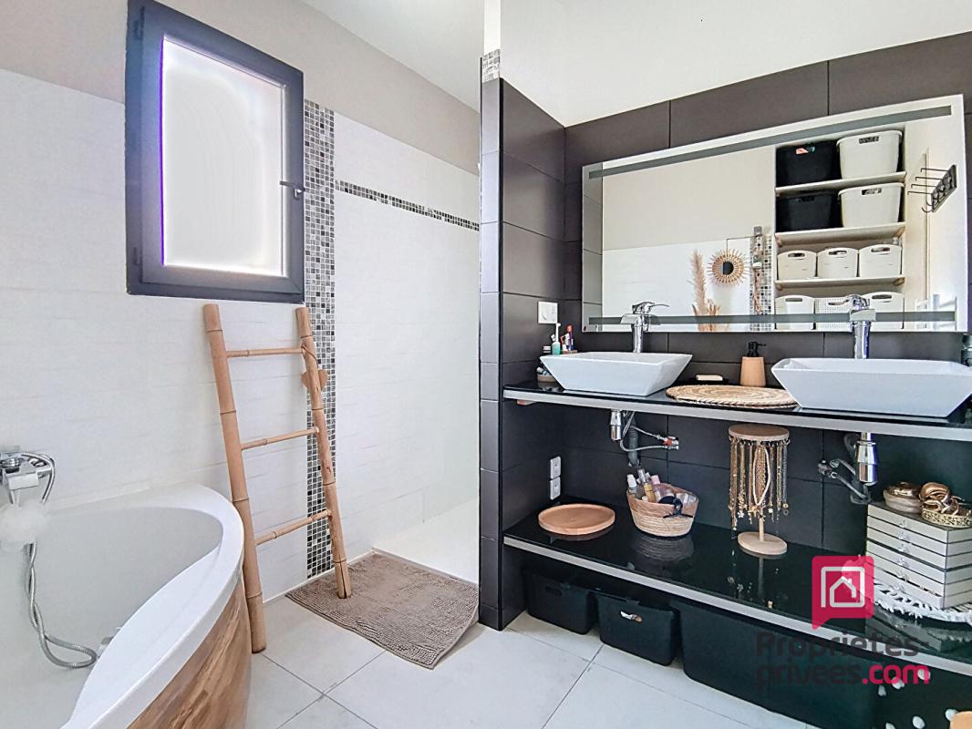 SAINT-MAXIMIN-LA-SAINTE-BAUME Villa contemporaine, 6 pièces 156 m2 9