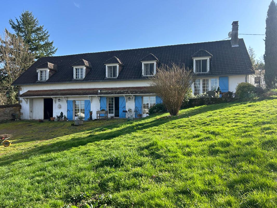 SAINT-BENIN-DES-BOIS Saint Benin Des Bois Splendide maison 7 pièce(s) 194 m2 1