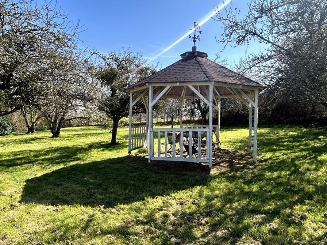 SAINT-BENIN-DES-BOIS Saint Benin Des Bois Splendide maison 7 pièce(s) 194 m2 16