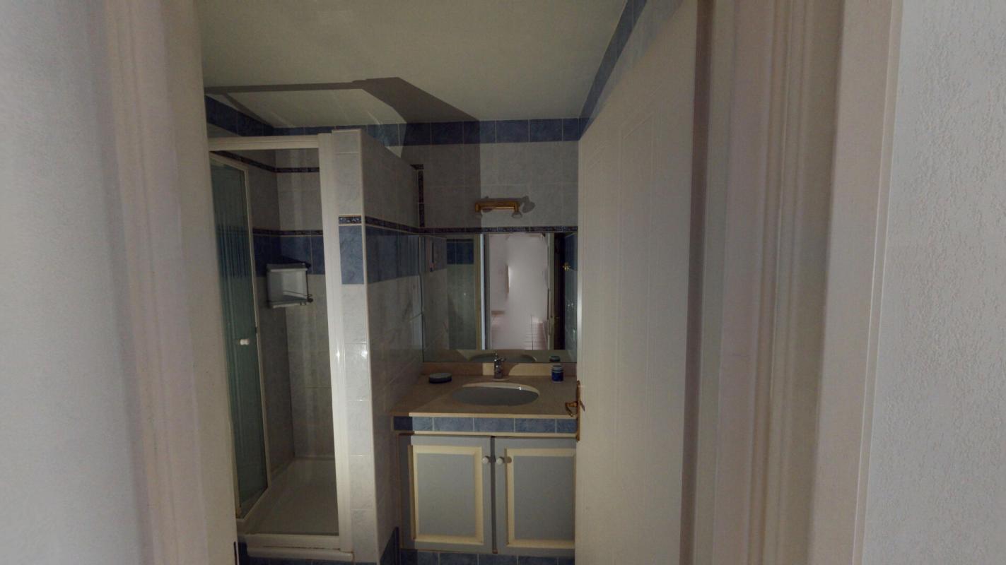 LE MUY Rare au Muy : T3 lumineux avec terrasse, ascenseur dans résidence avec parking en plein centre-ville ! 6