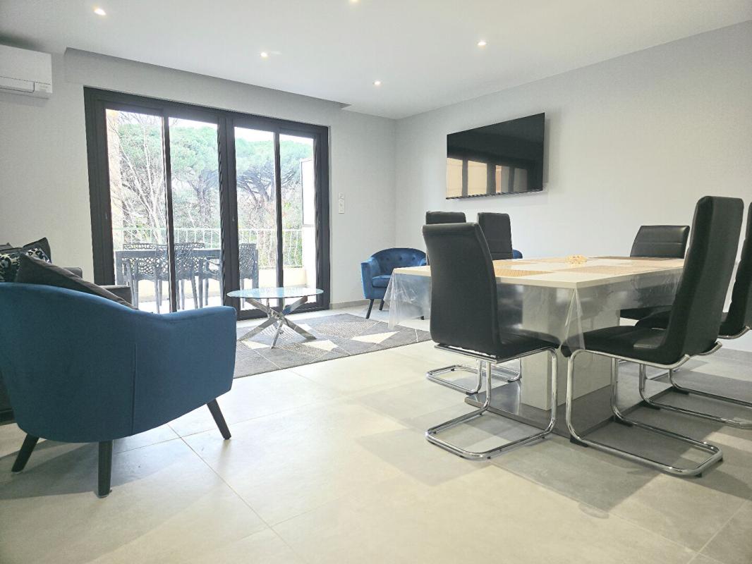 CAVALAIRE-SUR-MER APPARTEMENT 70M2 EN T3 À Cavalaire-sur-Mer Charmant T3 entièrement rénové avec terrasse, piscine et parking 3