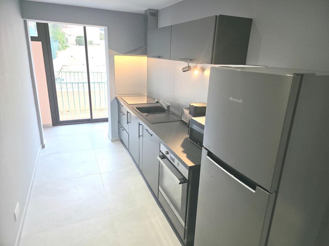 CAVALAIRE-SUR-MER APPARTEMENT 70M2 EN T3 À Cavalaire-sur-Mer Charmant T3 entièrement rénové avec terrasse, piscine et parking 6