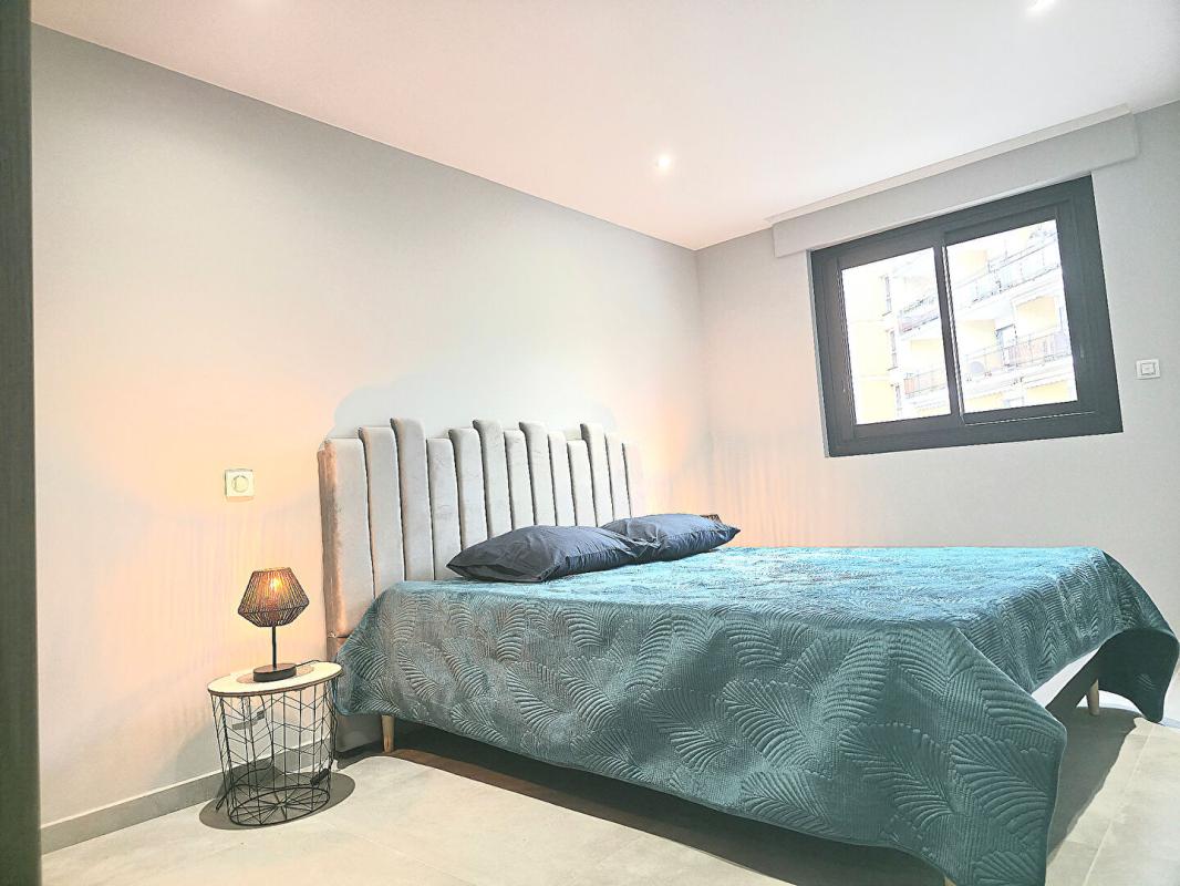 CAVALAIRE-SUR-MER APPARTEMENT 70M2 EN T3 À Cavalaire-sur-Mer Charmant T3 entièrement rénové avec terrasse, piscine et parking 8