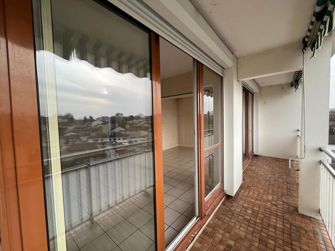 BOURG-EN-BRESSE Appartement Bourg En Bresse 5 pièce(s) 8