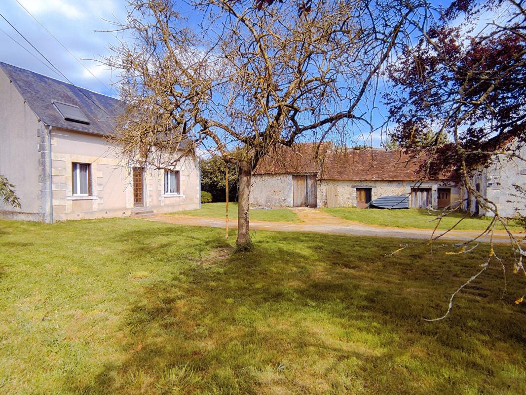 CHAUMUSSAY Maison de pays Chaumussay  95 m² avec grange sur 5300m² 1