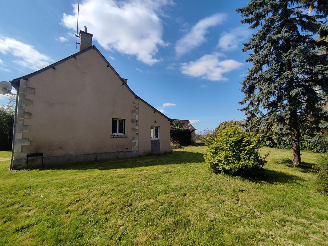 CHAUMUSSAY Maison de pays Chaumussay  95 m² avec grange sur 5300m² 15
