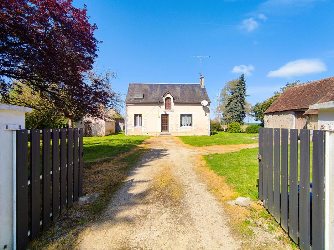 CHAUMUSSAY Maison de pays Chaumussay  95 m² avec grange sur 5300m² 2