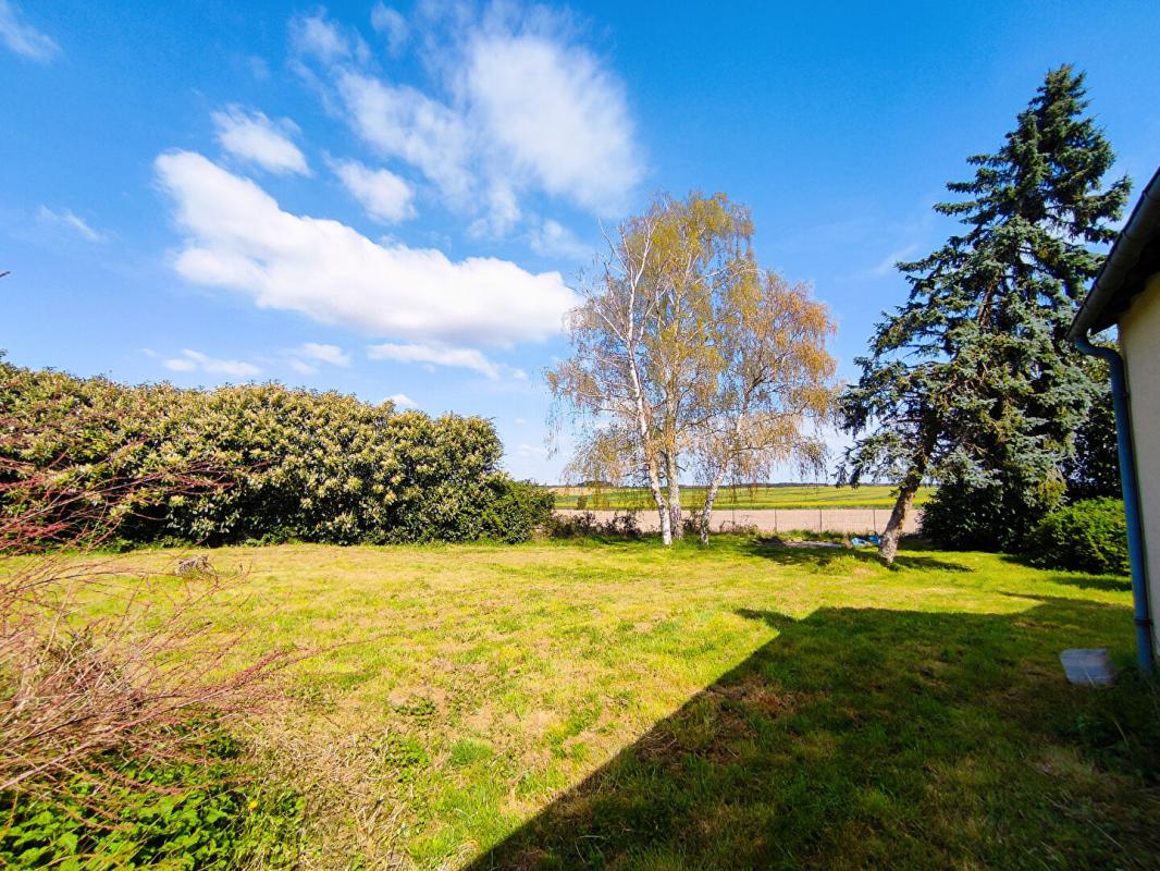 CHAUMUSSAY Maison de pays Chaumussay  95 m² avec grange sur 5300m² 3