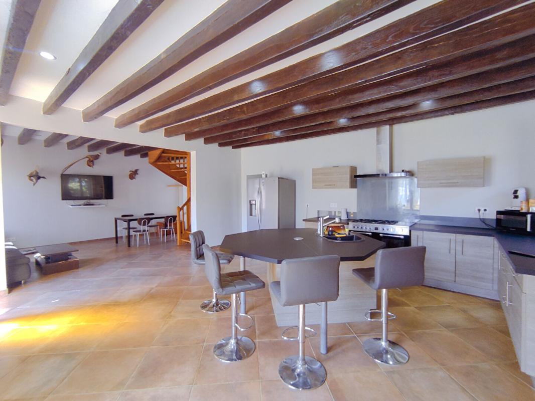 CHAUMUSSAY Maison de pays Chaumussay  95 m² avec grange sur 5300m² 5