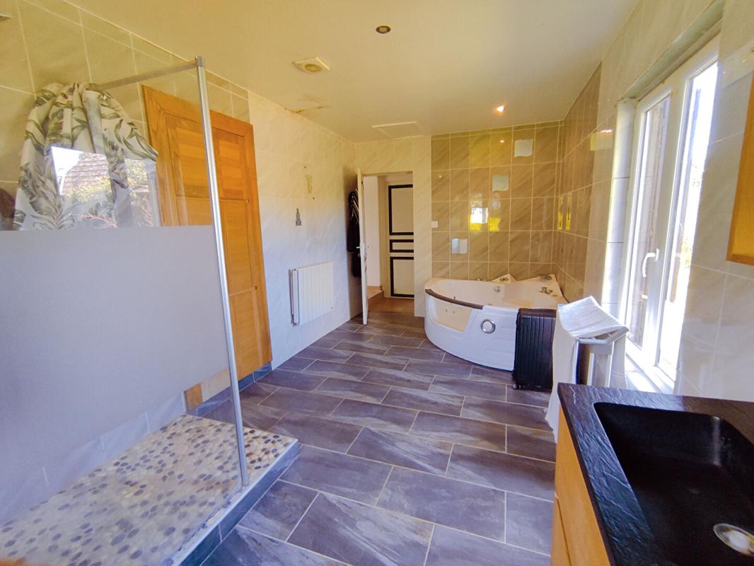 CHAUMUSSAY Maison de pays Chaumussay  95 m² avec grange sur 5300m² 8