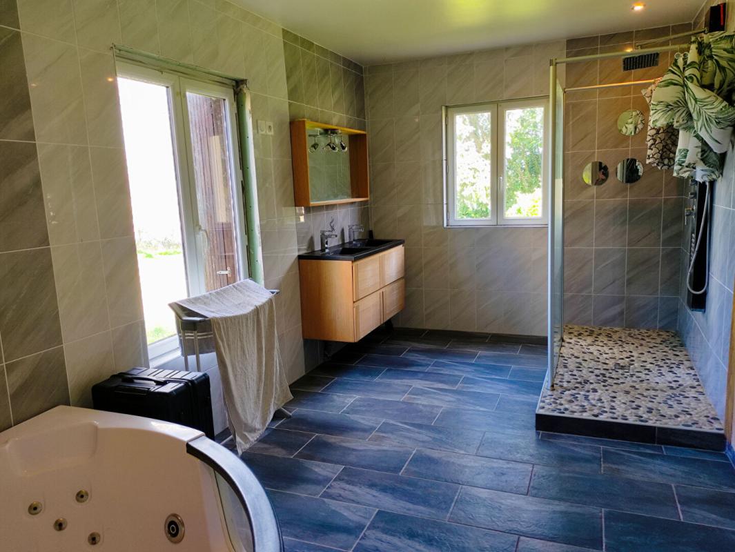 CHAUMUSSAY Maison de pays Chaumussay  95 m² avec grange sur 5300m² 9