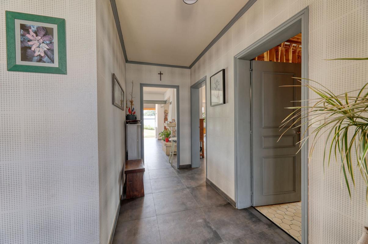 MONTAIGU Maison familiale 6 pièces  avec piscine  à La Guyonnière 6