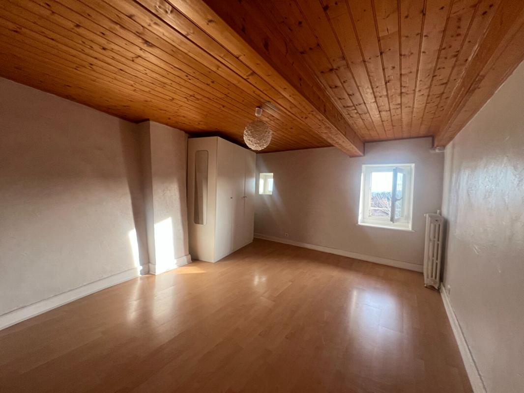 BLANZAT Maison avec jardin 9