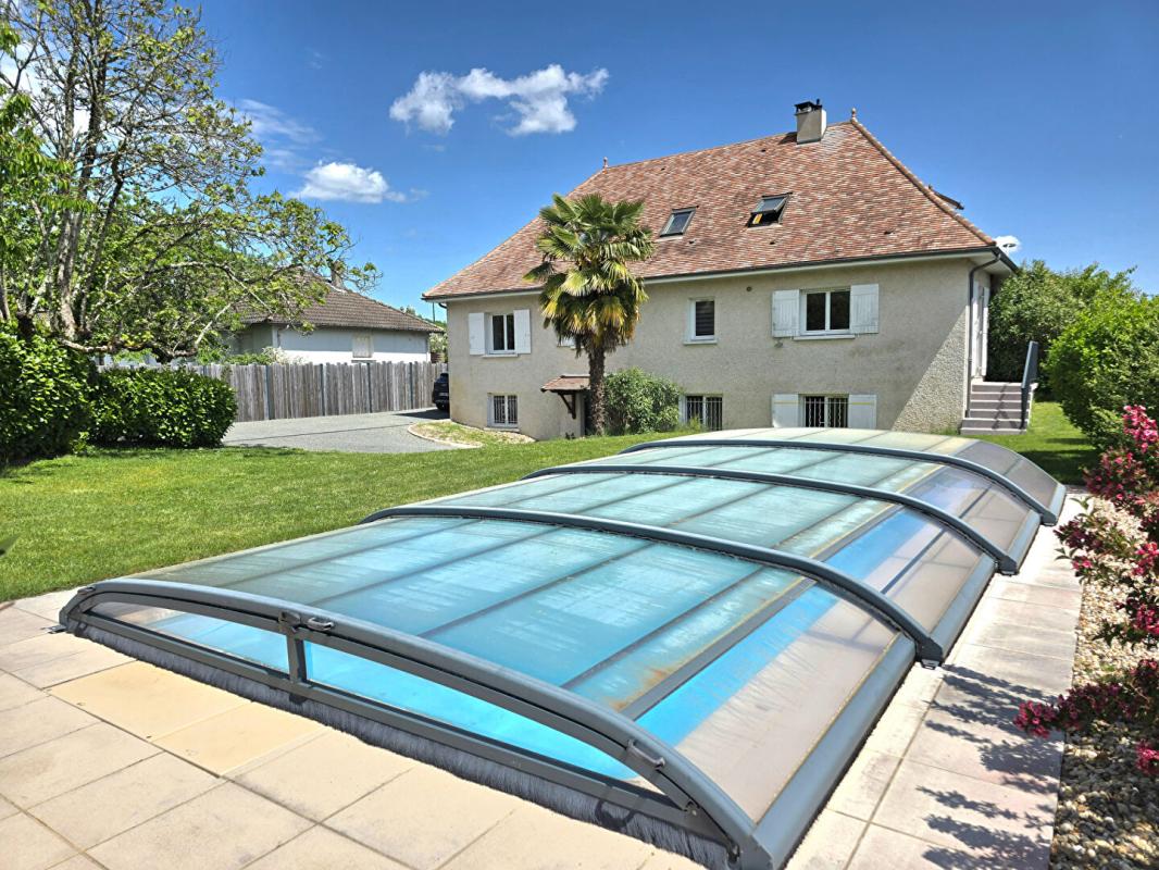 TRELISSAC Maison traditionnelle périgourdine, type 9, double garage, piscine couverte, sur un terrain de 1102 m² 1