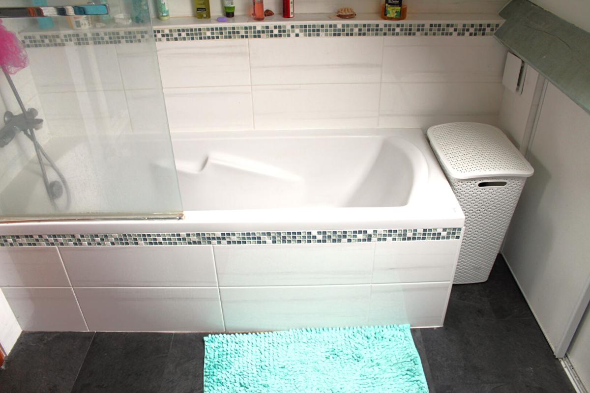 TRELISSAC Maison traditionnelle périgourdine, type 9, double garage, piscine couverte, sur un terrain de 1102 m² 12