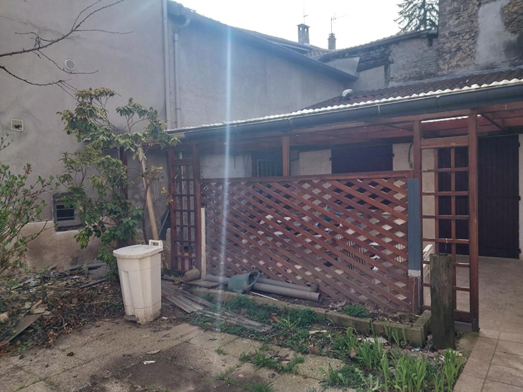 SAINT-ETIENNE-DE-SAINT-GEOIRS Maison Saint Etienne De Saint Geoirs 4 pièce(s) 129,69. m2 13