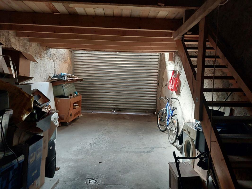 SAINT-ETIENNE-DE-SAINT-GEOIRS Maison Saint Etienne De Saint Geoirs 4 pièce(s) 129,69. m2 9