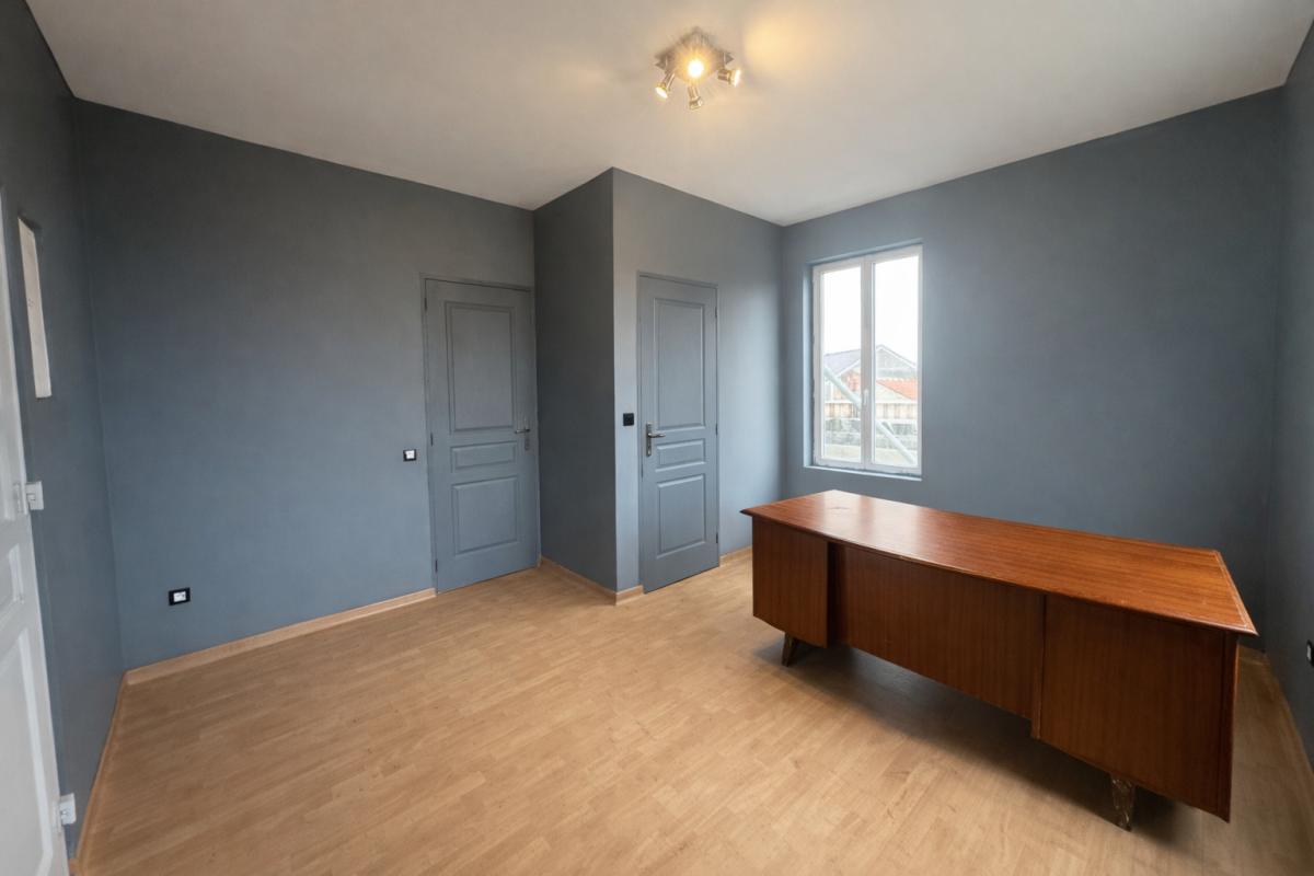 LA FERE Terrain Charmes 653 m2 + bâtiment 4