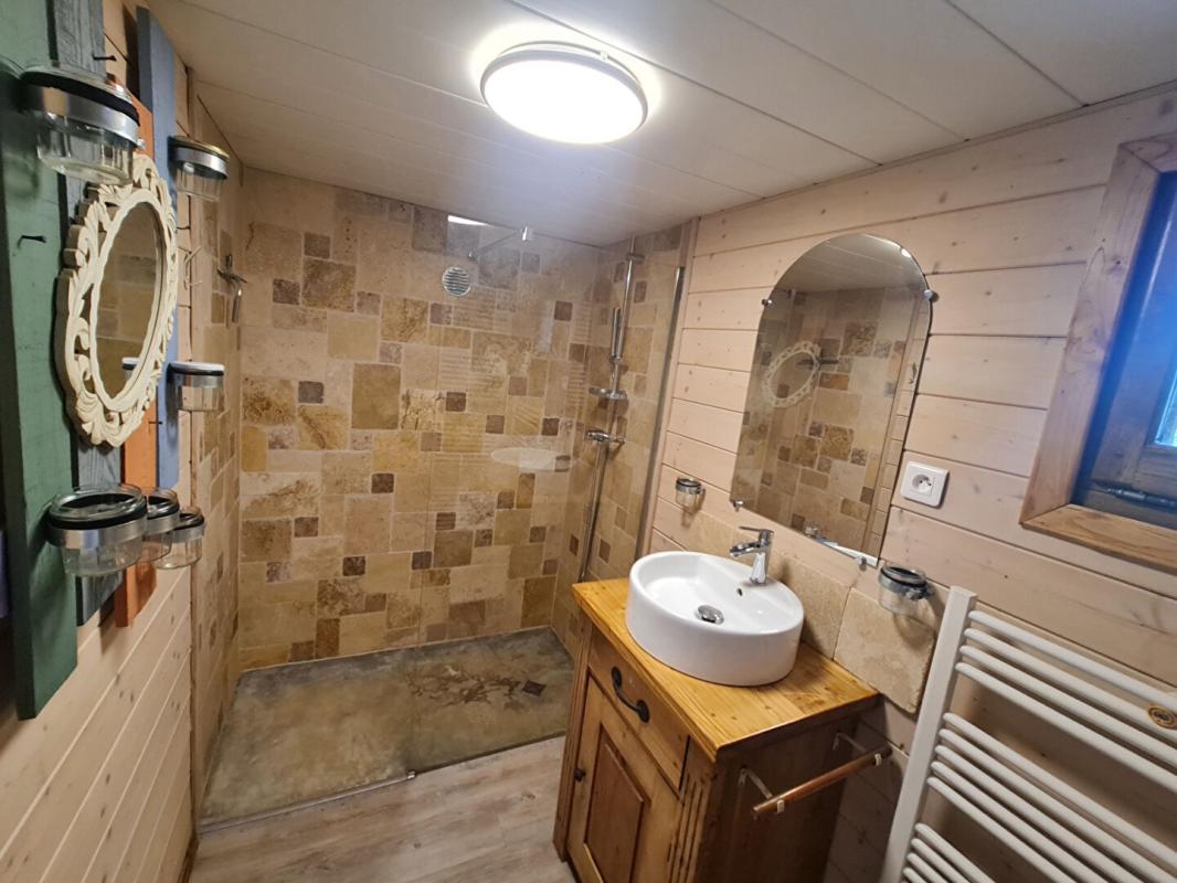 LES SALLES-DU-GARDON Mas en pierre Cévennes + 9,4 ha terrain - source - panneaux solaires - dépendance 8