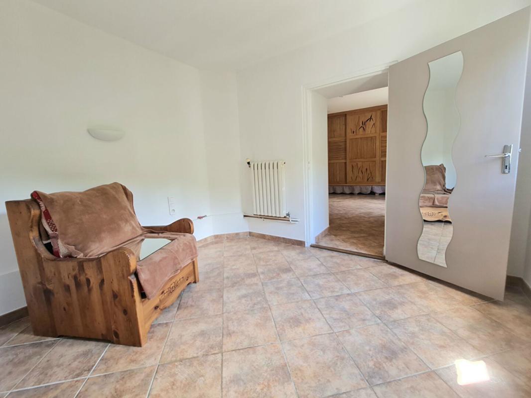 LES SALLES-DU-GARDON Mas en pierre Cévennes + 9,4 ha terrain - source - panneaux solaires - dépendance 9