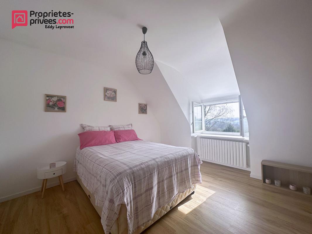 PERRIERS-EN-BEAUFICEL Splendide propriété de 197m² 8