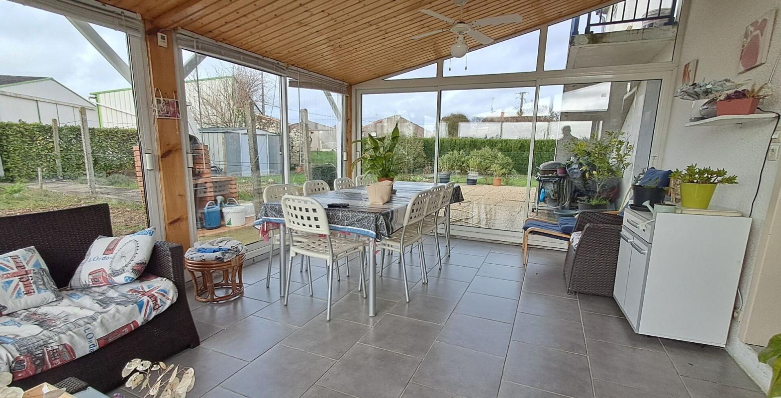 AUZAY CHARMANTE MAISON 5 pièce(s) 105 m2 sur terrain 1100 m2 clôturé et plat 2