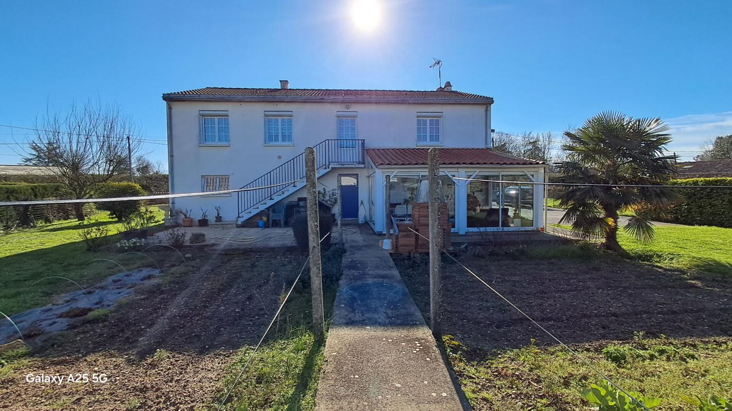 AUZAY CHARMANTE MAISON 5 pièce(s) 105 m2 sur terrain 1100 m2 clôturé et plat 3