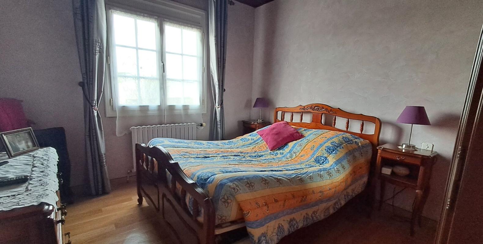 AUZAY CHARMANTE MAISON 5 pièce(s) 105 m2 sur terrain 1100 m2 clôturé et plat 9